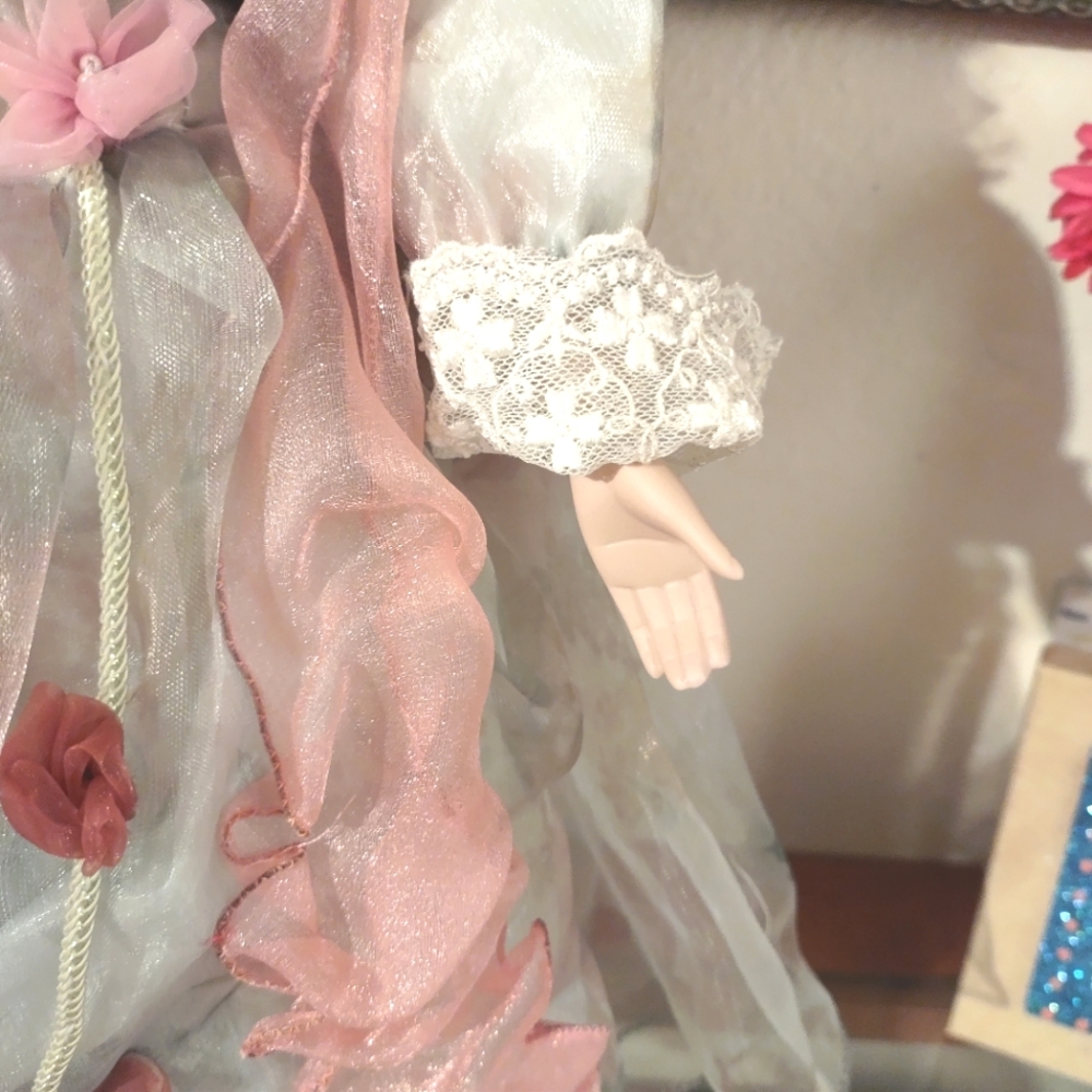 Porcelain Doll Cathay collection curly blonde hair on flowering dress - Picture 7 of 12
